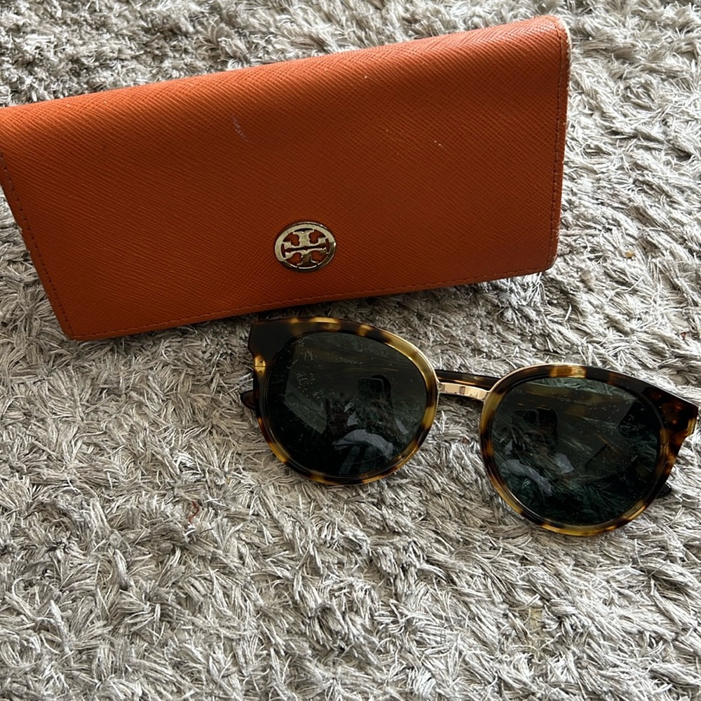 Tory Burch tortoise sunglasses w/gold trim. Good condition! (+orange case)